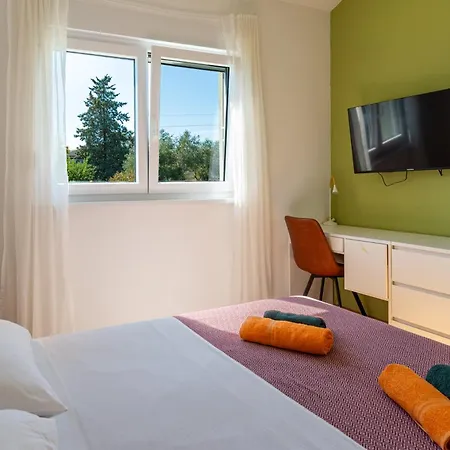 Villa House Reni *
